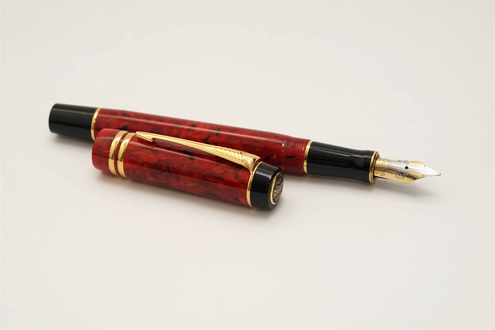 Bút máy Parker Duofold International Jasper Red Marble 18K F